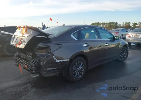 2015 Nissan Altima 2.5 S z USA, uszkodzony, nr VIN 1N4AL3AP4FN922670